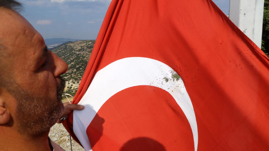 Burdur'da Türk Bayrağına Saldırı Girişimiyle İlgili Soruşturma Başlatıldı