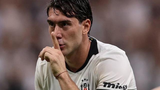 Vlahovic Beşiktaş'ta Hat-trick Yaptı! Taraftarı Kendine Aşık Etti