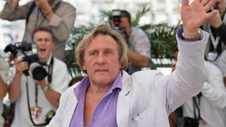 Paris savcılığı, Gerard Depardieu'nun tecavüz ve cinsel saldırı suçlamalarından yargılanması çağrısında bulundu