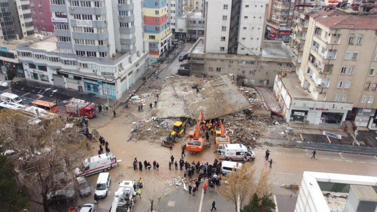 Gaziantep'teki Göller Apartmanı'nın girişimcisi ve mimarına hapis cezası
