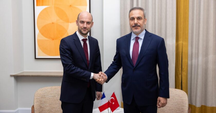 Dışişleri Bakanı Fidan, Fransız mevkidaşı Barrot ile görüştü