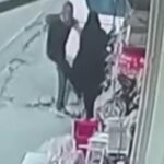 Çocuğunun mezuniyetine giderken boşanma aşamasındaki eşi darp etti! Önce tekme attı sonra yumruklayıp kaçtı… O anlar kameraya yansıdı