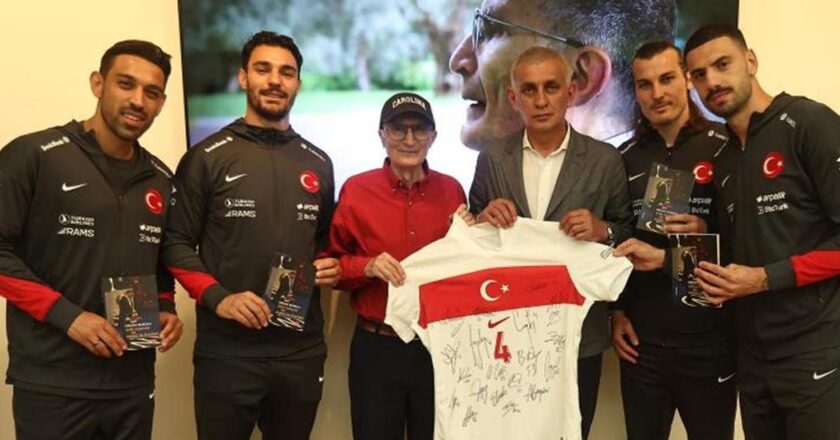A Milli Takım oyuncularından Aziz Sancar’a ziyaret