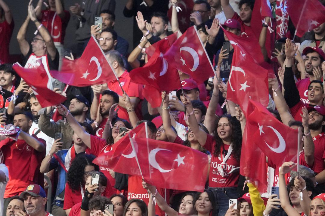 Şimdi nefes al! 12 dev adam hikayeyi dev finallerde yazıyor ve Almanya'daki ilk şampiyonayı takip ediyor ... Avrupa Şampiyonasının sonunda bilmeniz gereken şey bu! 2