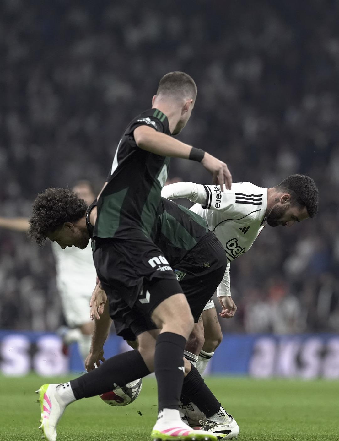Besiktas, Galatasaray Derby Dolmabahçe'de hata yapmadı! Kartal Black Kartal, Kocaelisport'u yendi 3-1