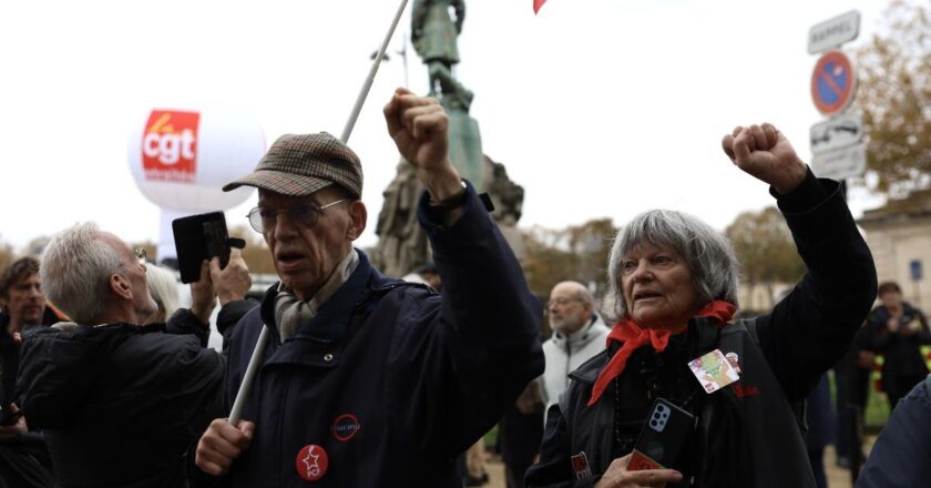Fransa’da emekliler, yaşam koşullarının iyileştirilmesi talebiyle protesto düzenledi