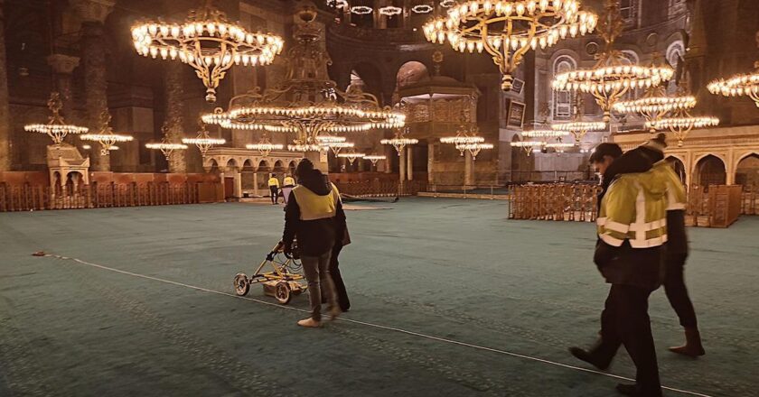 Ayasofya’ya ‘kamyon girdi’ iddiası: Bakanlıktan tartışmalara fotoğraflı açıklama!