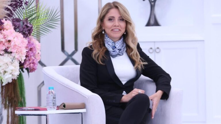 Esra Erol’un avukatı Hülya Kuran’ın kızı Zeynep güzelliğiyle gündem oldu! Herkes aynı şeyi söyledi