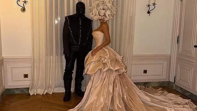 Kanye West ve Bianca Censori kutlamada! Bu sefer elbisenin belden aşağısını söktü attı