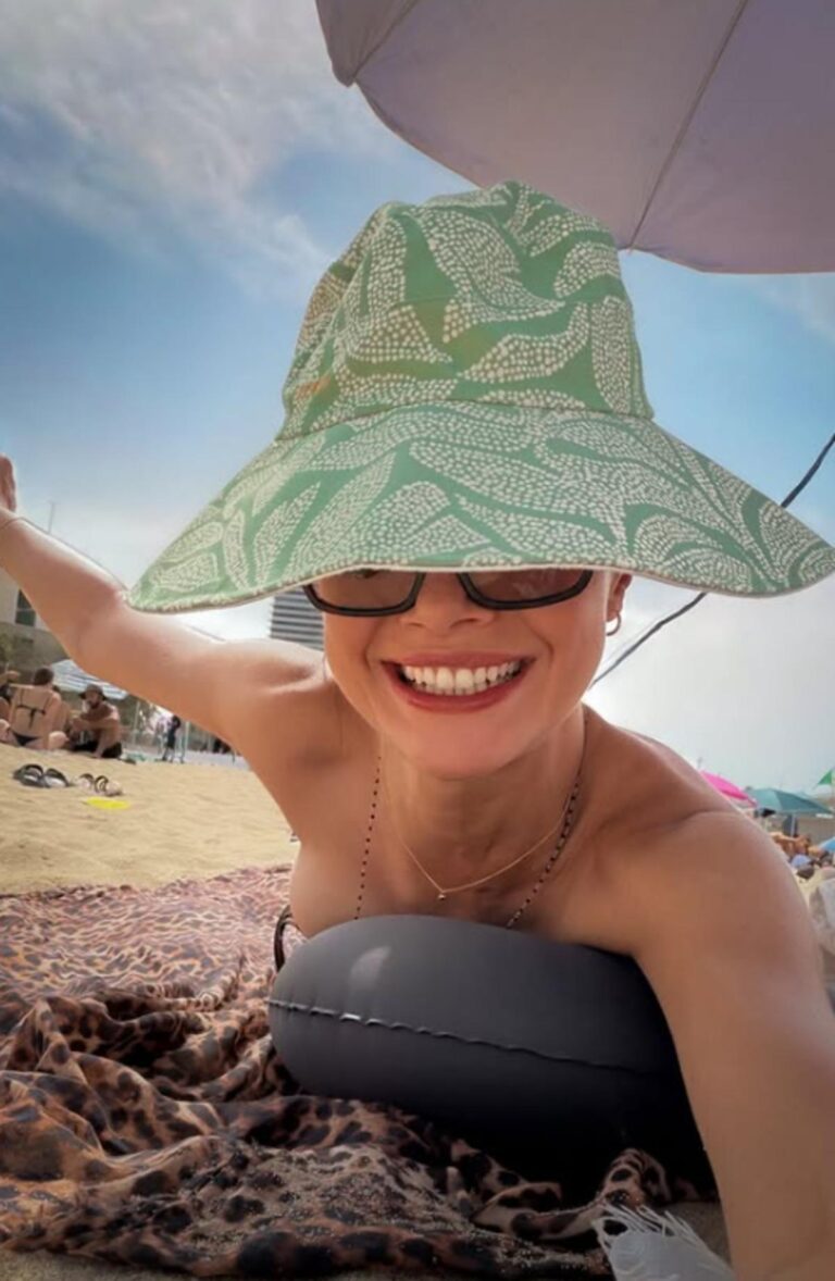 Uzak Şehir’in Alya’sı Sinem Ünsal tatile doydu! Peş peşe paylaştığı karelere beğeni yağdı