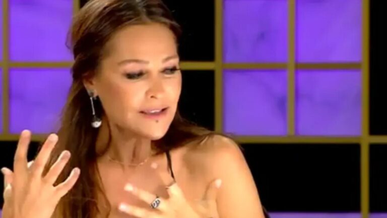 Hülya Avşar 62 yaşında 20’liklere taş çıkardı! Bikinisiyle böyle poz verdi