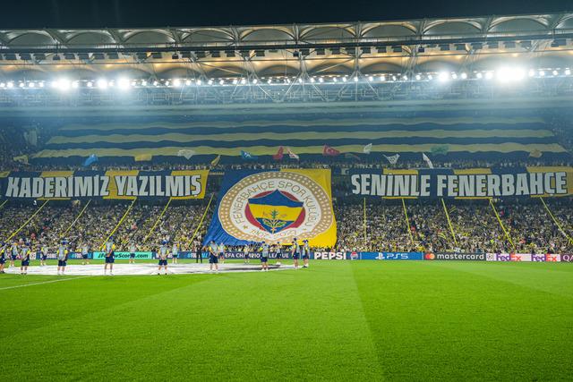 Fenerbahçeli taraftarlardan Lyon maçına özel koreografi
